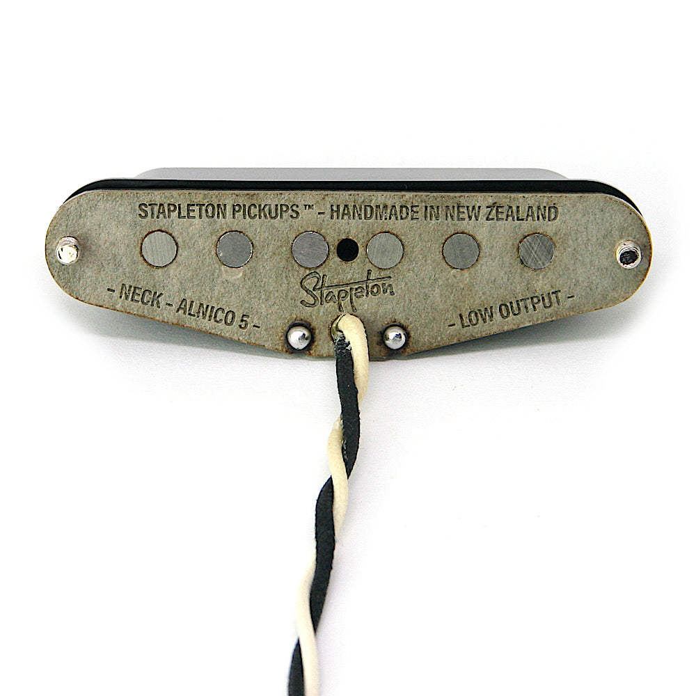 Low output single coil neck pickup