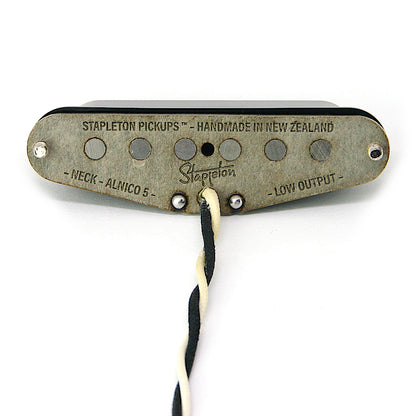 Low output single coil neck pickup