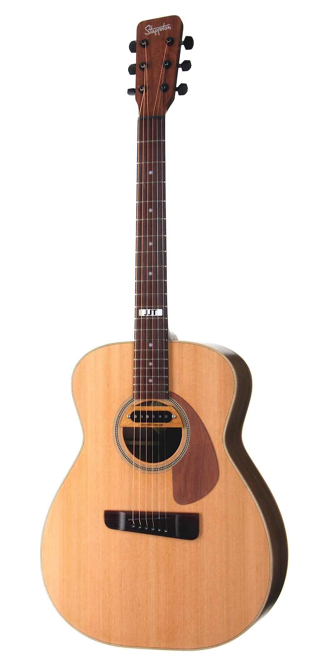 Custom build OONA™ Grand Performance, solid wood acoustic guitar. Red cedar soundboard, black walnut neck and body.